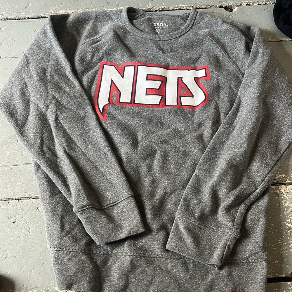 BROOKLYN NETS SWEATSHIRT- size medium